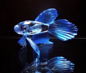  मछली की मूर्ति। वास्तु के अनुसार घर पर मछली की मूर्ति रखना अत्यधिक शुभ माना जाता है।