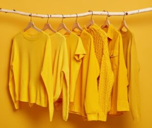 पीले रंग वस्त्र