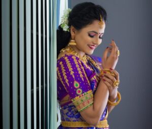 Outfit for females of Sagittarius this diwali