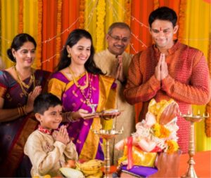 Puja karte Huye Family