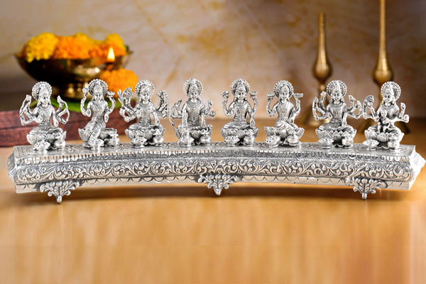 Dukan me Bhagwan Ki Tasvir