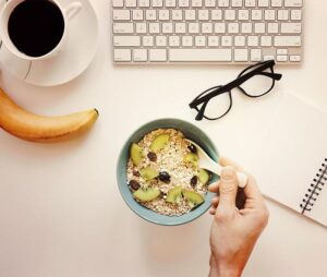 Office Desk Par Bhojan